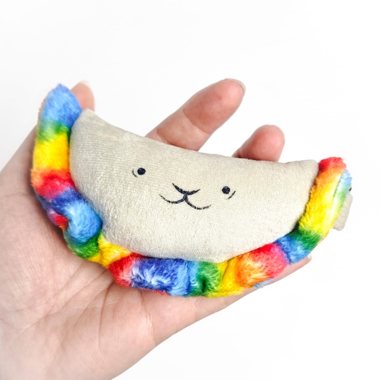 Brelok pieróg pierogi tęczowy