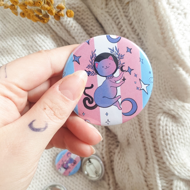 przypinka trans z kotkiem