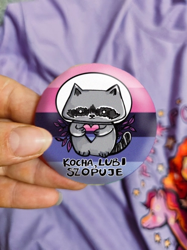omni szop  przypinka.webp