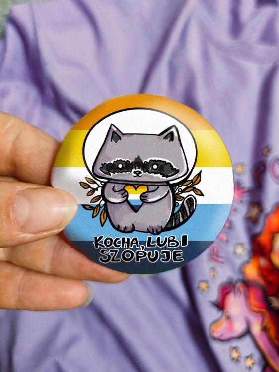 aroace szop  przypinka.webp